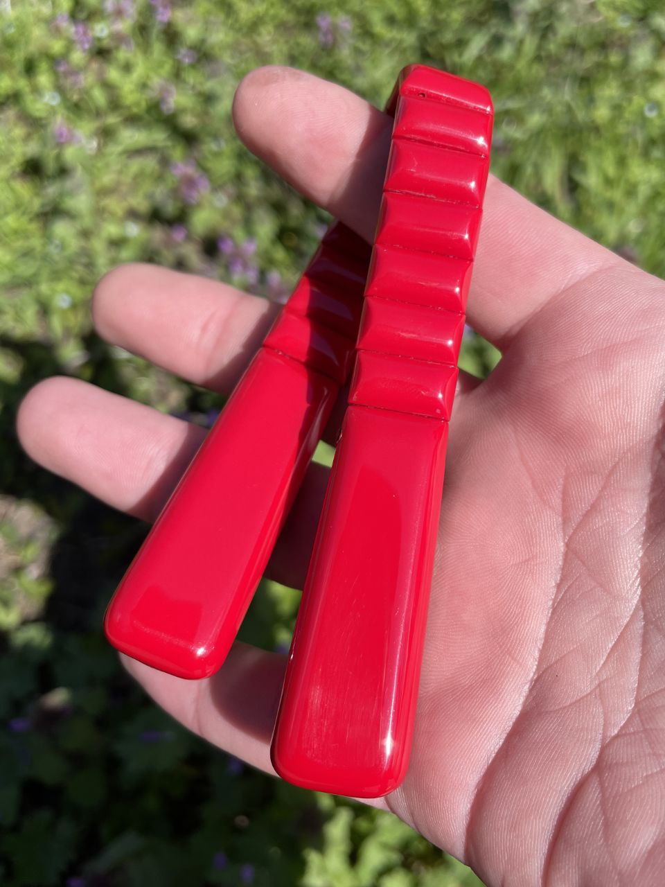 Rote Narkomanki aus einer Aramith-Kegelkugel