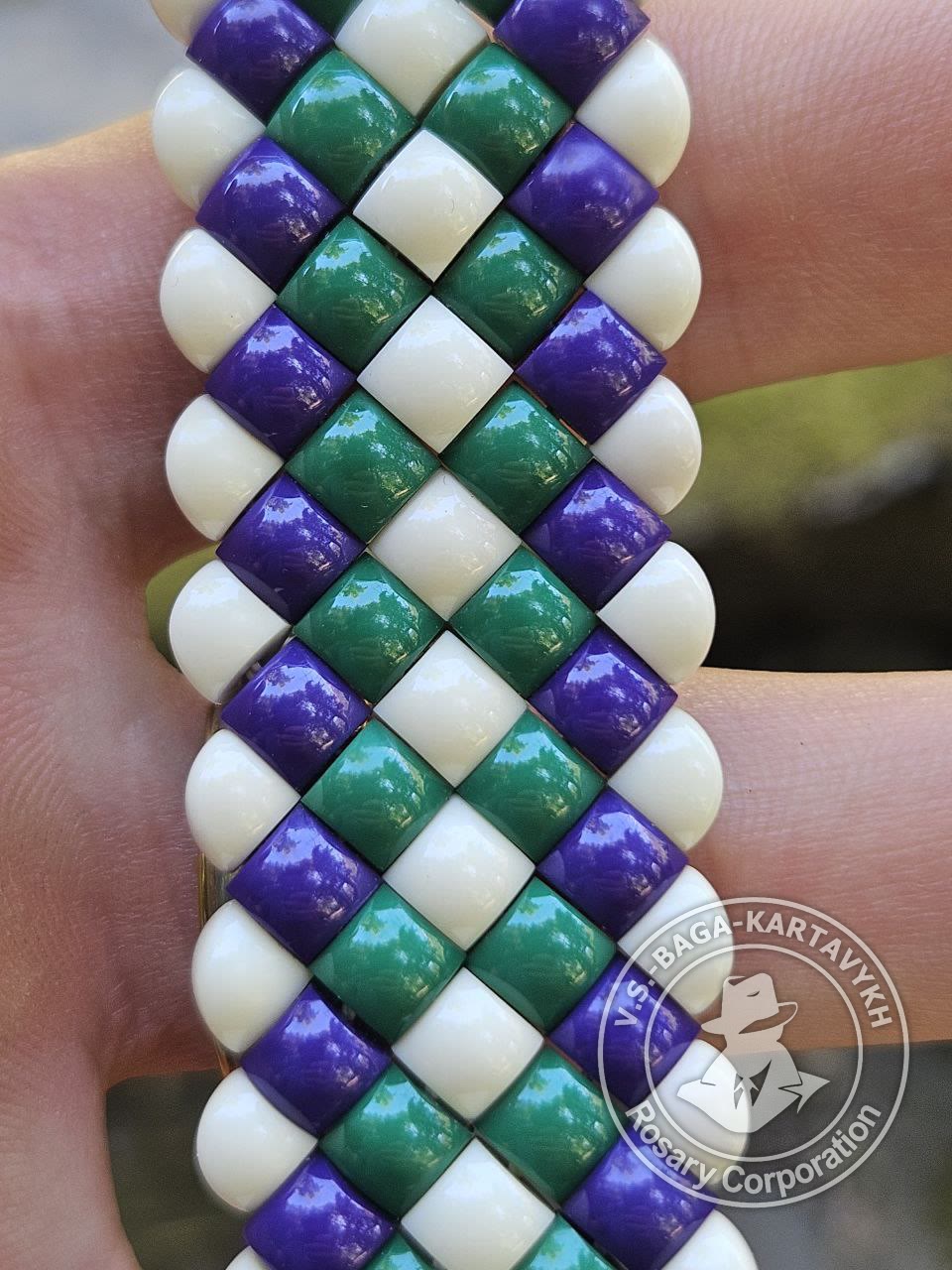 Carpet worry beads — Aramith billiard ball, no. 218 — 7