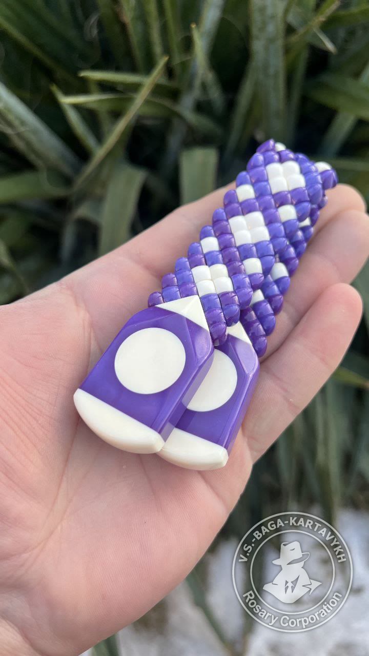 Carpet worry beads — Aramith billiard ball, no. 332 — 2