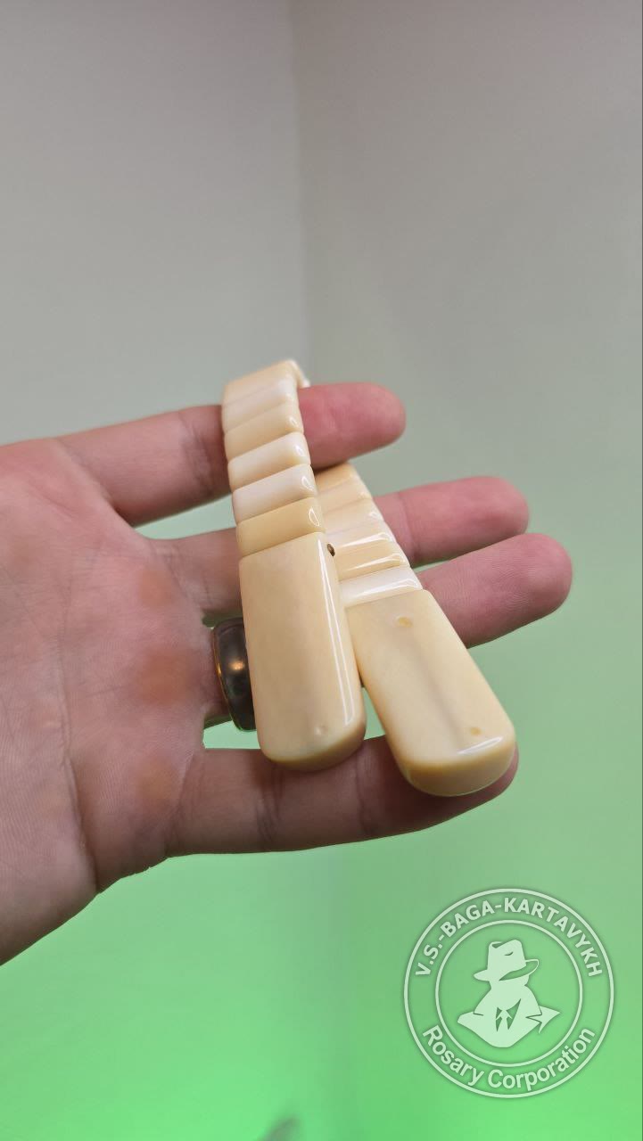 Cushions worry beads — sperm whale tooth, no. 606 — 5