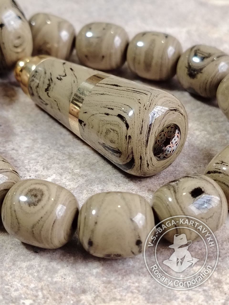 Peribory worry beads — German colored ebonite, no. 662 — 3