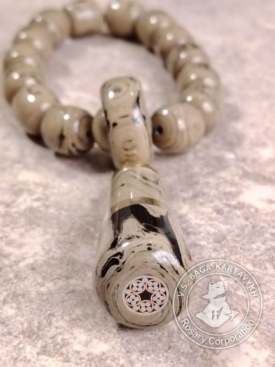 Peribory worry beads — German colored ebonite, no. 662 — 7