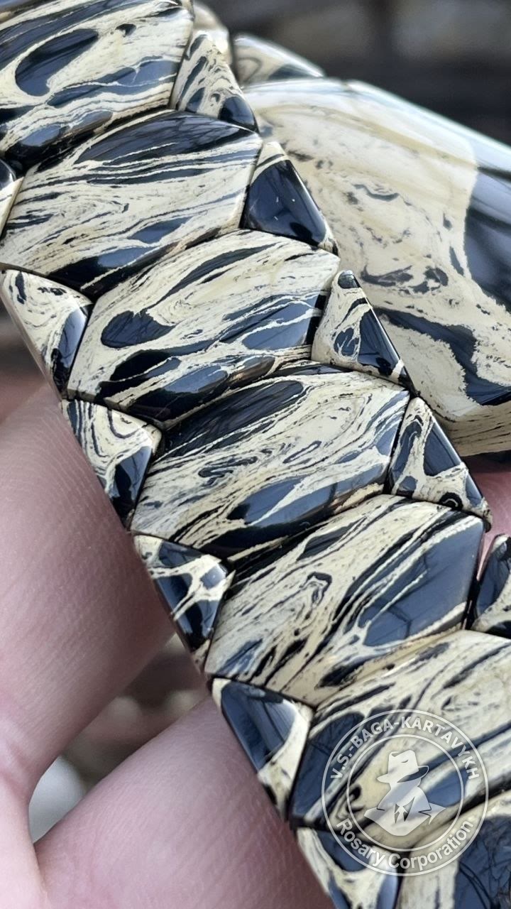 Hexagonal pogon worry beads — German colored ebonite, no. 665 — 4