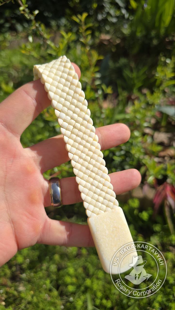 Carpet worry beads — walrus tusk, no. 667 — 2