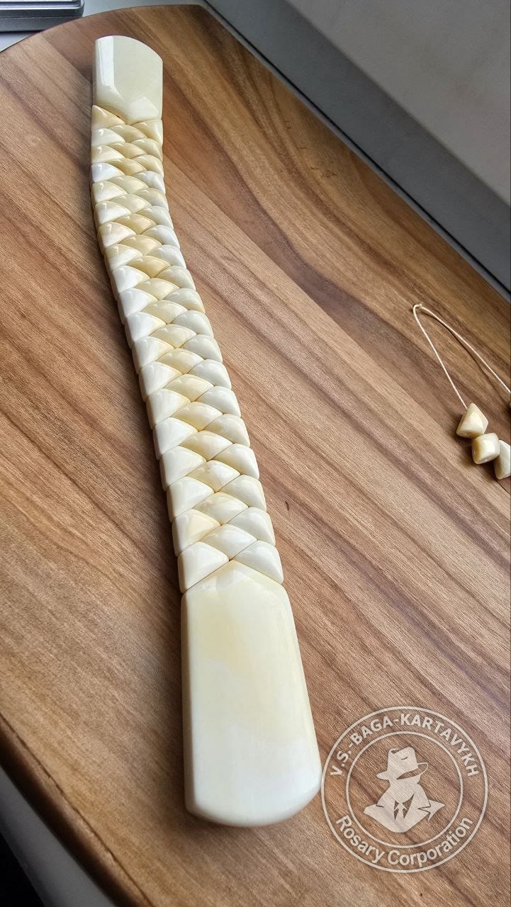 Worry beads sperm whale tooth, no. 716 — 3