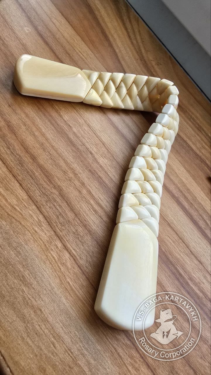 Worry beads sperm whale tooth, no. 716 — 4