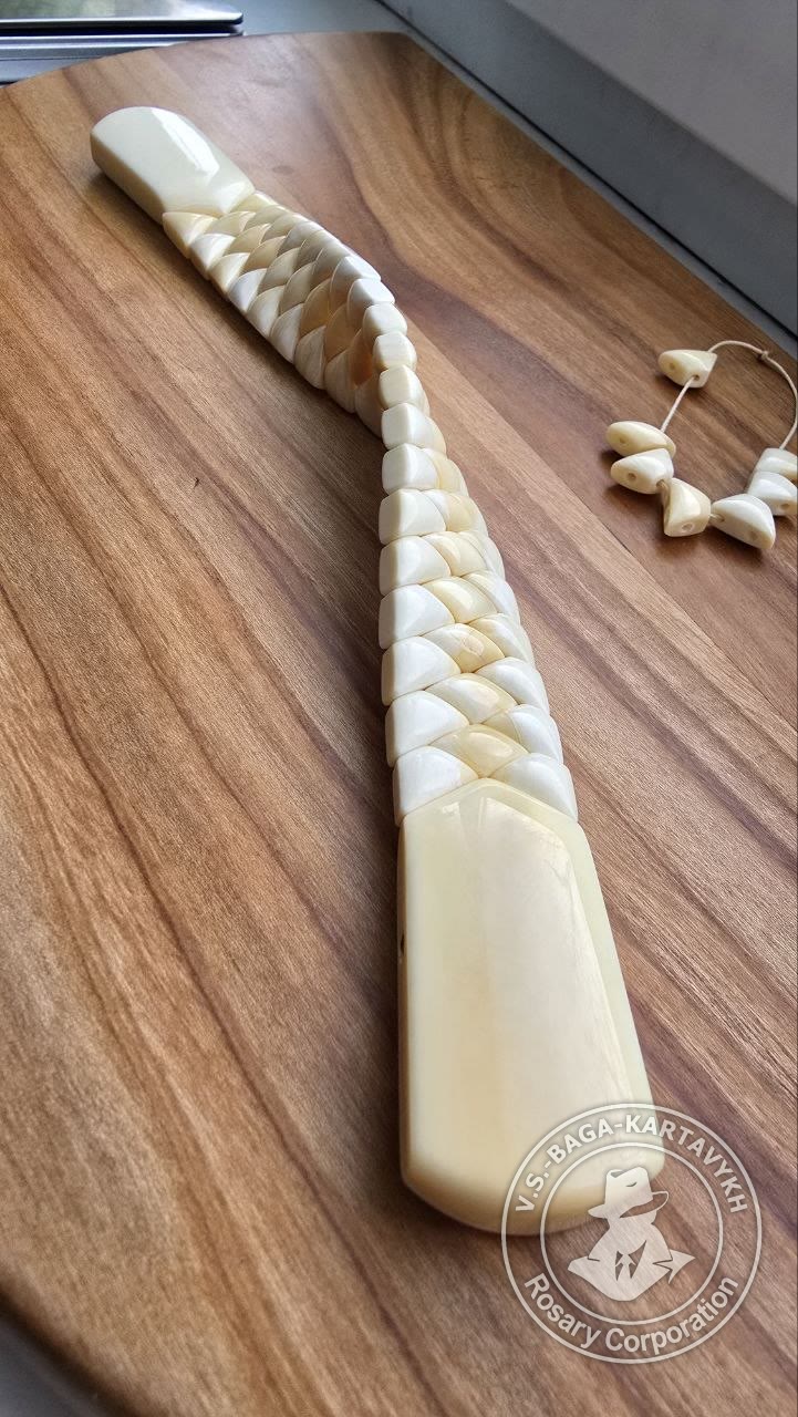 Worry beads sperm whale tooth, no. 716 — 5