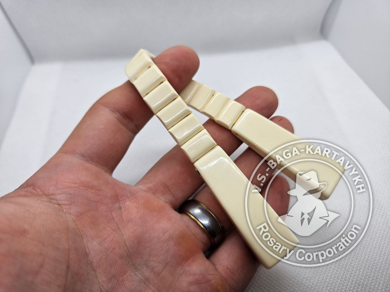 Narkomanki worry beads — Aramith billiard ball, no. 82 — 2